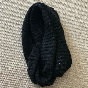 ✨Moving Sale✨ Black Knit Infinity Scarf